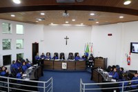 Vereadores e suplentes-mirins são empossados em solenidade na Câmara Municipal