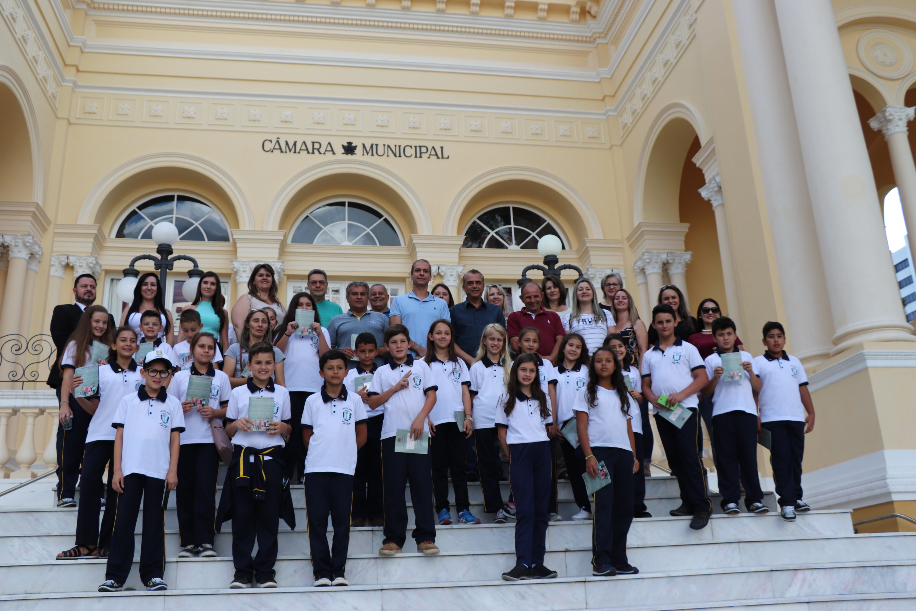 Vereadores Mirins e Suplentes visitam a Câmara Municipal de Curitiba