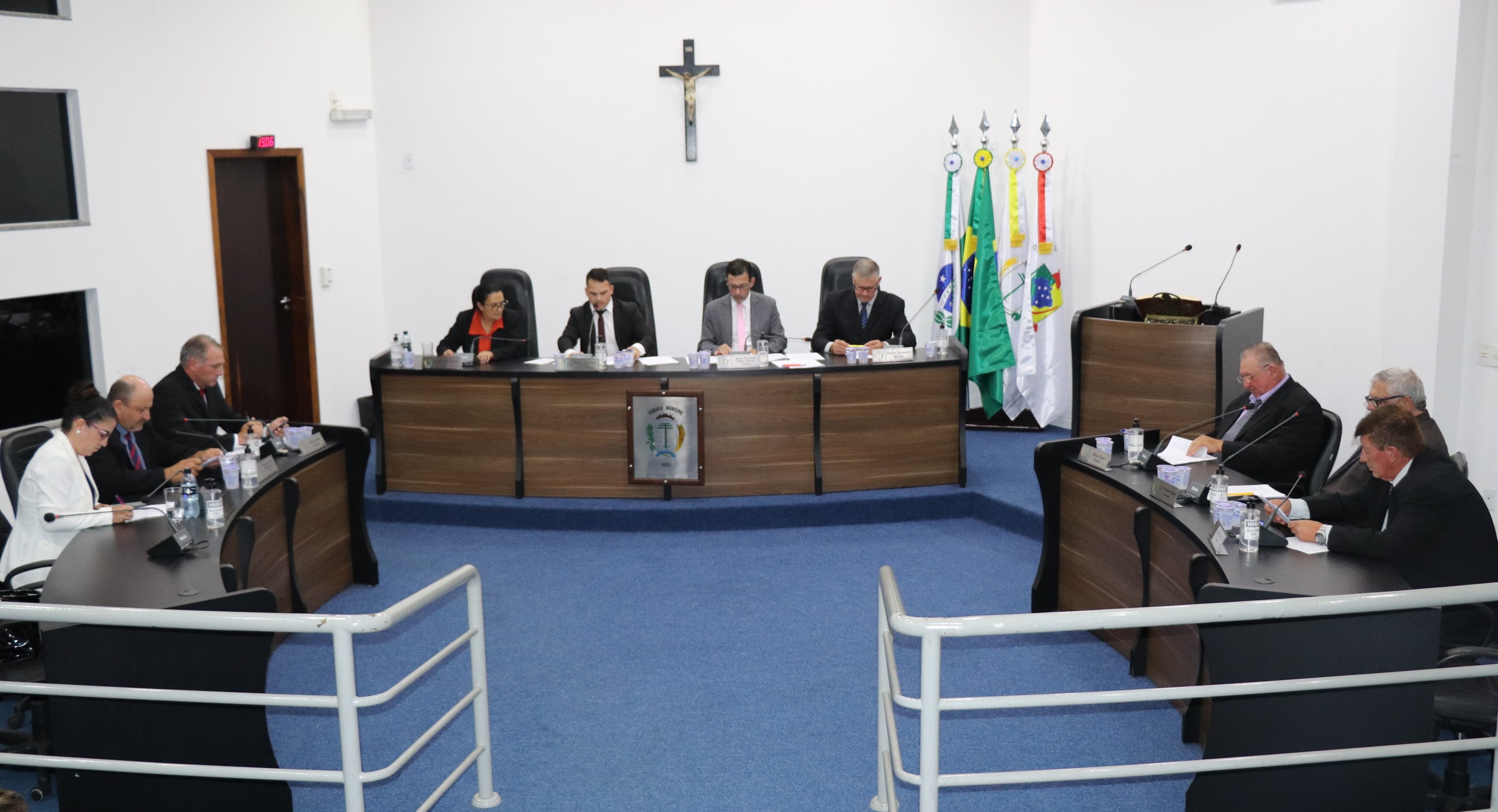 Vereadores solicitam reparos na calçada da Rua Cel. Emílio Gomes, patrolamento na Rua João Filipaki e instalação de redutor de velocidade na Avenida das Torres 